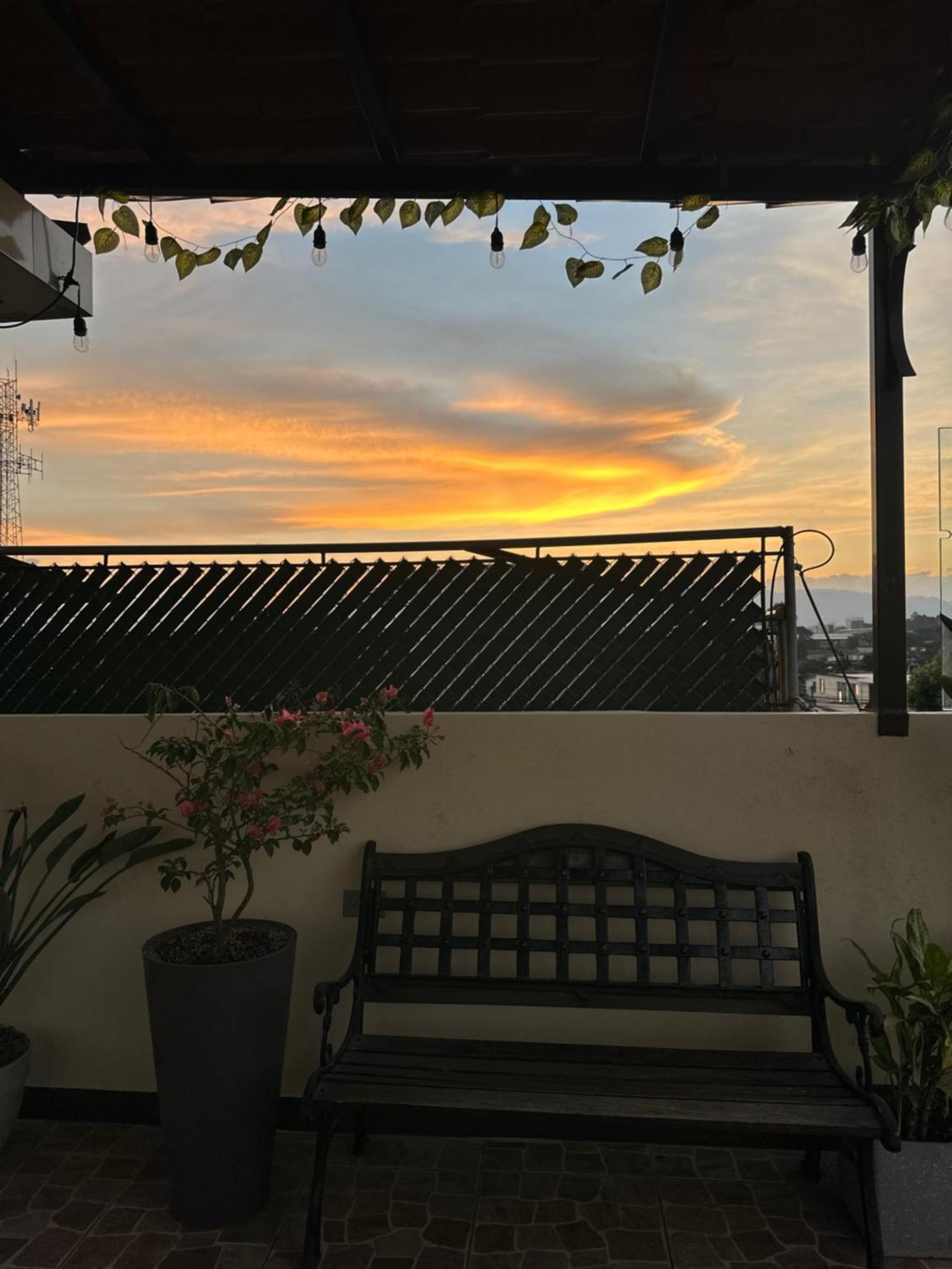 Sky Garden Hotel Guatemala City Bagian luar foto